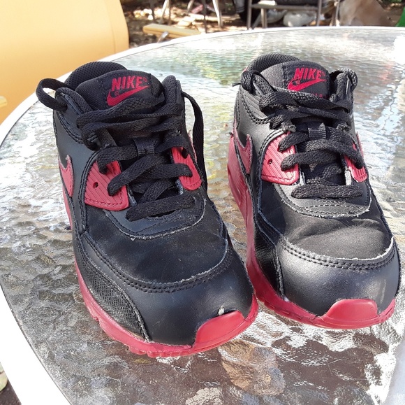 Nike Air Max Size 2 Black and Red - Picture 2 of 4